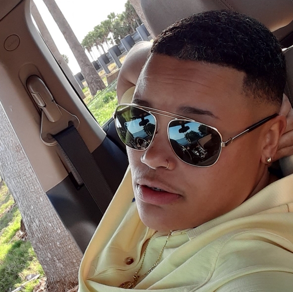 Meet your Posher, Dani🌻 - Picture 10 of 10